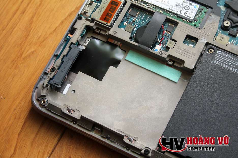 Khe cắm miễn phí cho ổ đĩa SATA 1,2 inch