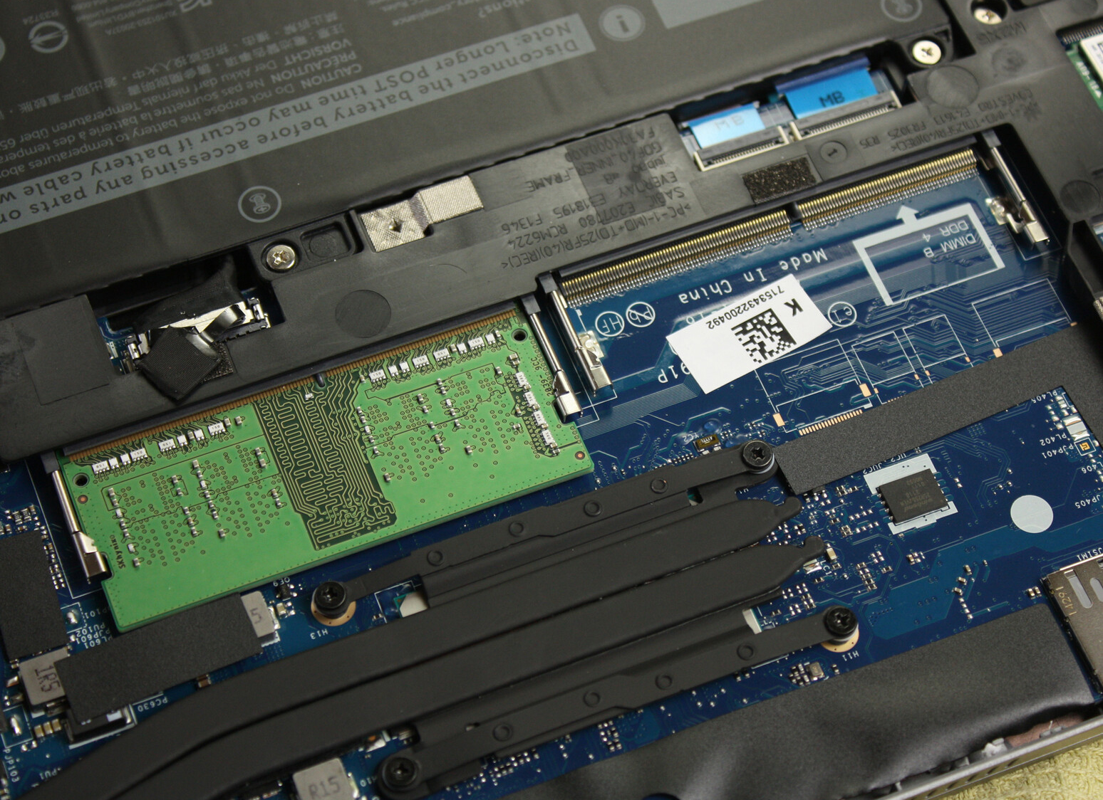 Hiếm: Không hàn gì, 2 khe cắm RAM