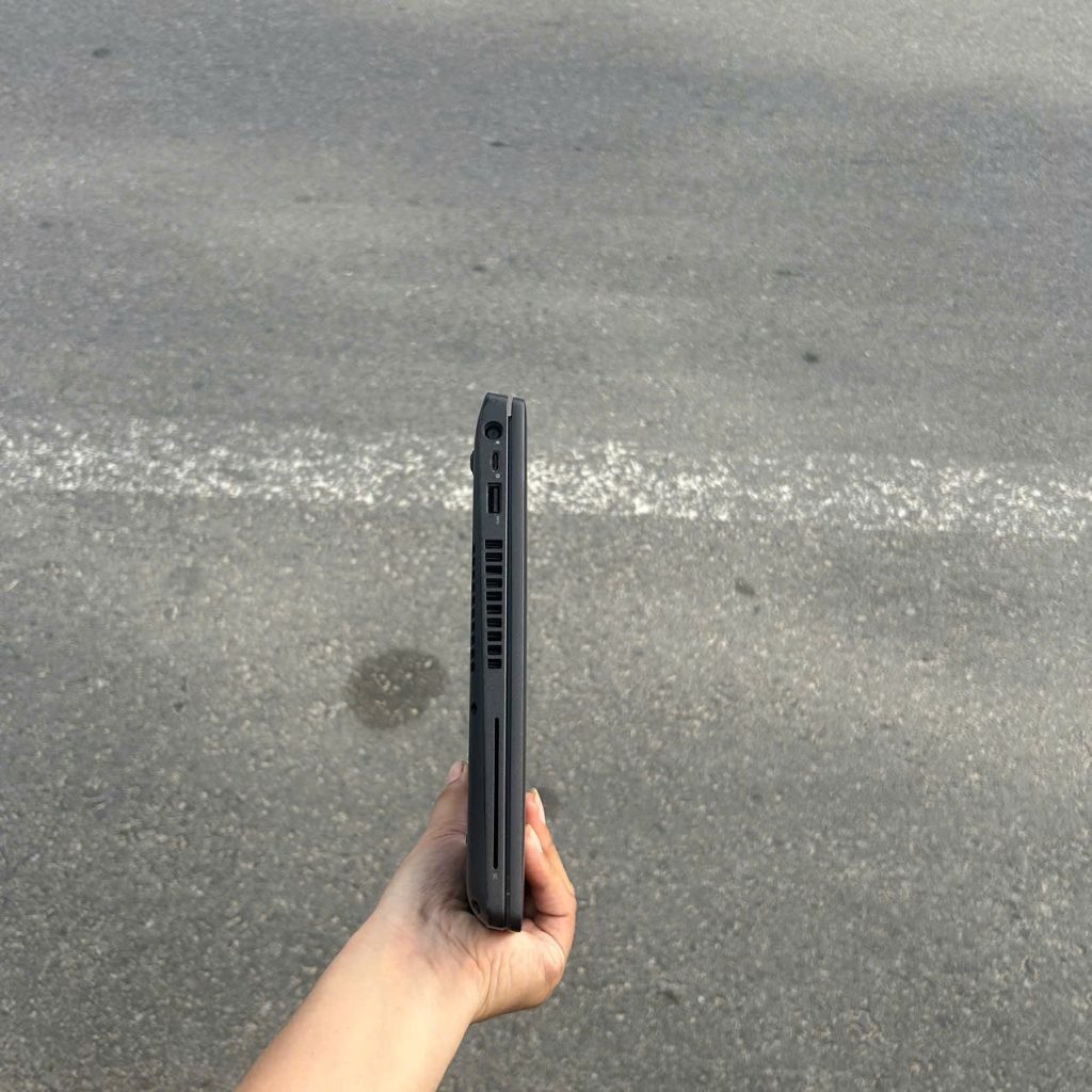 Khu vực bàn phím / cổng kết nối của Dell Latitude 5400 i5-8365U Ram 8GB SSD 256GB Màn hình 14.0 inch FHD