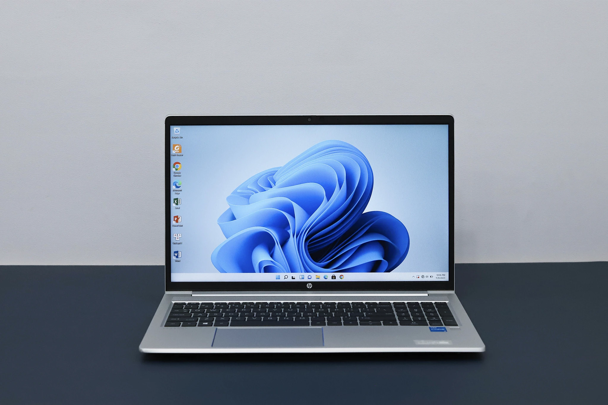 HP ProBook 650 G8 trang bị Intel Core Gen 11, màn hình 15.6” Full HD, có phím số, bền bỉ, ổn định, giá tốt. Có sẵn tại Hoàng Vũ Computer Quảng Ngãi.