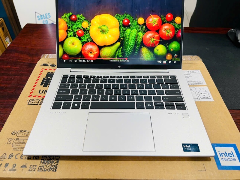 HP EliteBook 840 G11 trang bị Intel Core Ultra (AI PC), màn hình 14” WUXGA 16:10, mỏng nhẹ, bảo mật cao. Có sẵn tại Hoàng Vũ Computer Quảng Ngãi.