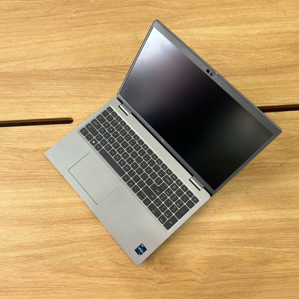 Thiết kế và ngoại hình thực tế của Dell Precision 3571 Core i7-12800H Ram 16GB SSD 512GB VGA RTX T600 4GB Màn 15.6 FHD
