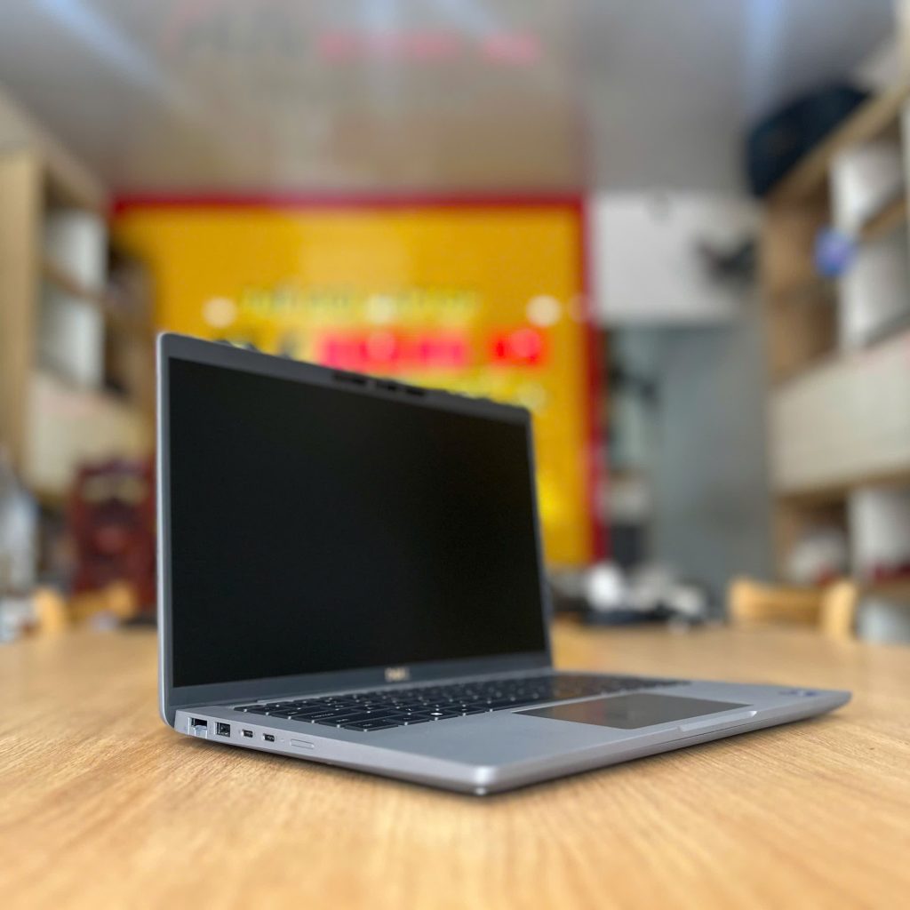 Mặt lưng và độ hoàn thiện của Dell Latitude 5440 i5-1335U Ram 8GB SSD 256GB Màn hình 14.0 inch FHD