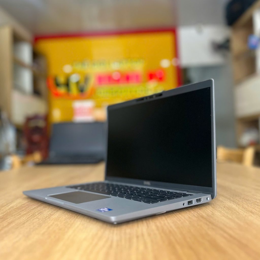 Khu vực bàn phím / cổng kết nối của Dell Latitude 5440 i5-1335U Ram 8GB SSD 256GB Màn hình 14.0 inch FHD