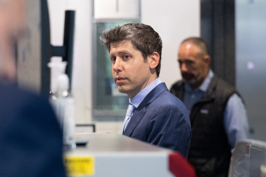 Ai là người tin tưởng Sam Altman? | Hoàng Vũ Computer