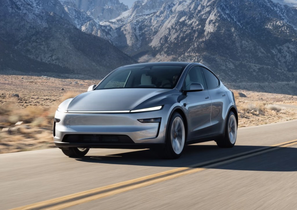 Tesla Model Y trở thành xe đầu tiên đạt tiêu chuẩn an toàn hỗ trợ lái xe mới của Mỹ | Hoàng Vũ Computer