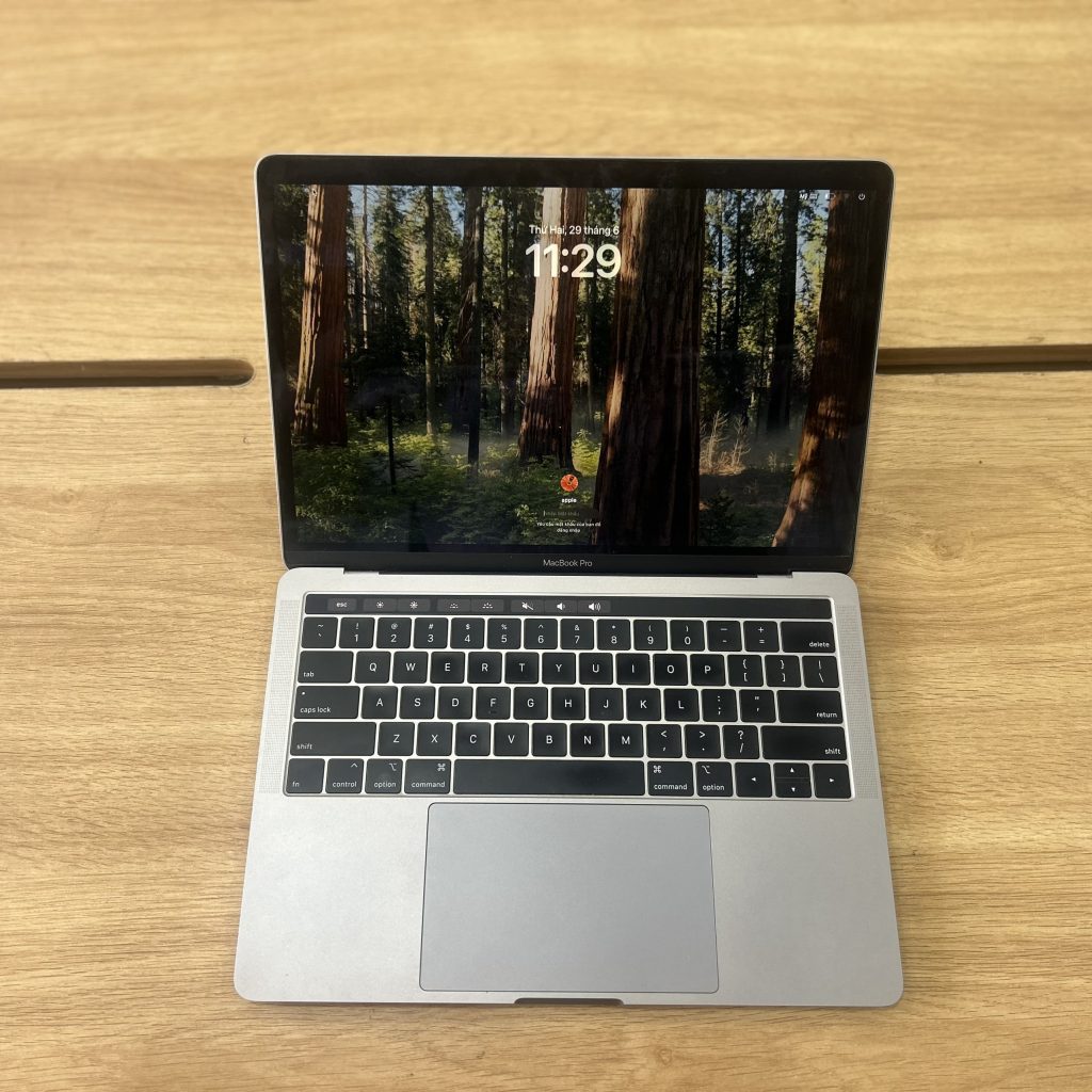 Thiết kế và ngoại hình thực tế của Macbook Pro 13 inch 2019 - Core i5 ,Ram 16GB, Ổ cứng SSD 256GB, Màn hình 13.3 inch