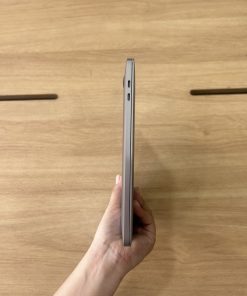 Mặt lưng và độ hoàn thiện của Macbook Pro 13 inch 2019 - Core i5 ,Ram 16GB, Ổ cứng SSD 256GB, Màn hình 13.3 inch