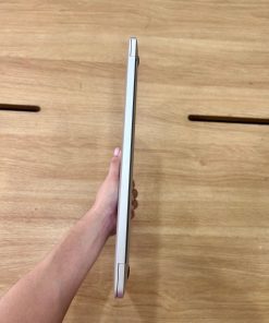 MacBook Pro 13 inch 2020 Core i5, RAM 32GB, SSD 512GB, màn hình Retina 13.3 inch sắc nét. Laptop cao cấp cho lập trình, văn phòng và thiết kế tại Hoàng Vũ Computer.