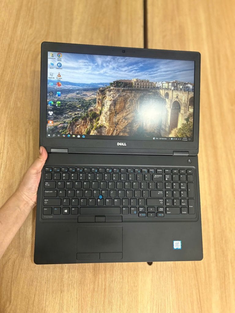 Thiết kế và ngoại hình thực tế của Dell Precision 3520 i7-7820HQ | RAM 8GB | SSD 256GB | 15.6 FHD