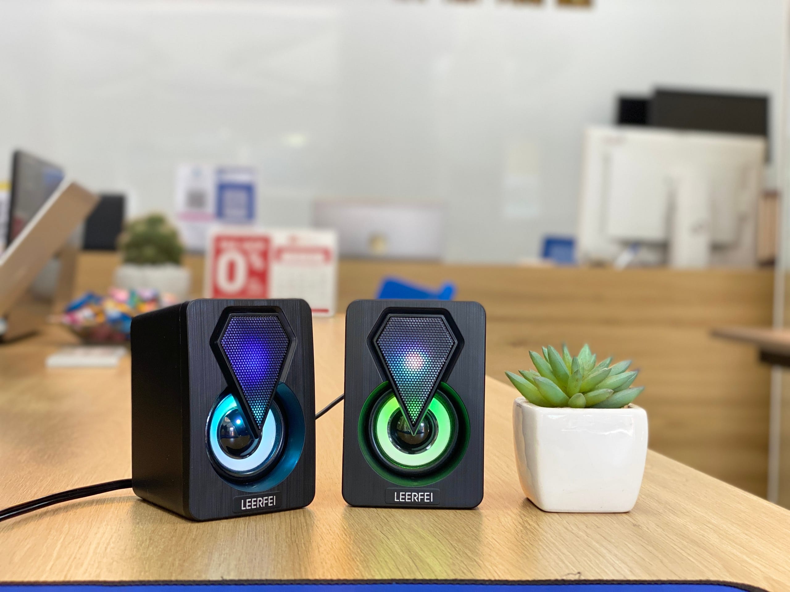 Thiết kế chi tiết của Loa máy tính E-1046, Loa vi tính mini để bàn âm thanh siêu trầm có đèn led đổi màu cực chất âm thanh mạnh mẽ