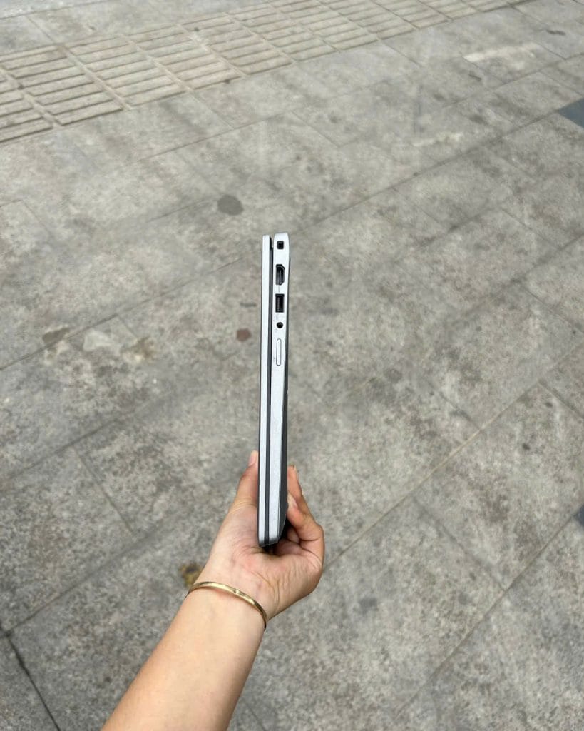 Mặt lưng và độ hoàn thiện của Dell Latitude 5320 I5-1145G7 Ram 8GB SSD 256GB Màn 14.0 inch FHD