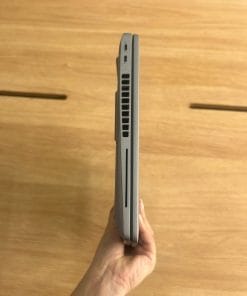 Mặt lưng và độ hoàn thiện của Dell Precision 3580 i5-1335u Ram 16GB SSD 512GB Màn 15.6 FHD